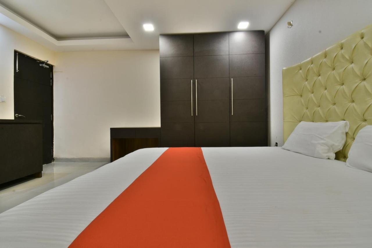 The Clovers Inn Patna  Extérieur photo